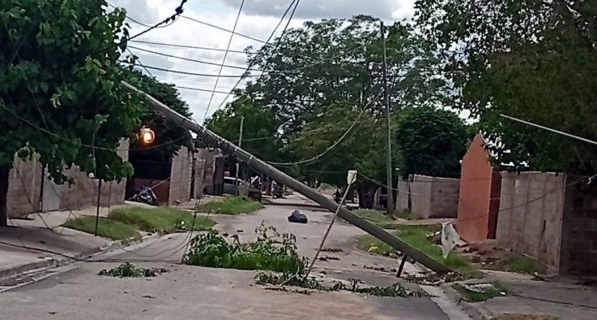Intenso operativo para restablecer servicios de Agua y Energía en la provincia luego del fuerte temporal