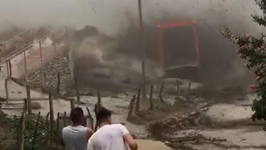 Catamarca: Un alud arrasó un puente peatonal y dejó aislada una localidad