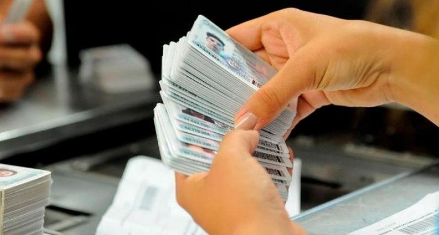 El Renaper lanzó el nuevo DNI electrónico con chip y código QR
