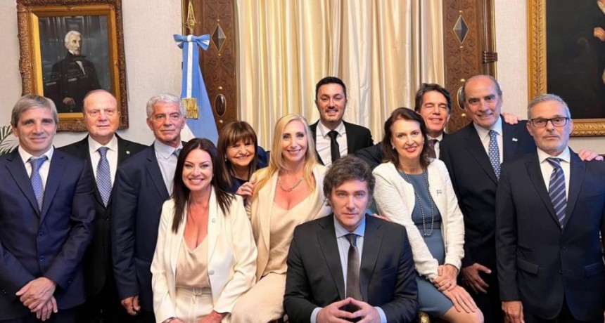 Milei le tomó juramento a los nueve ministros que integran el gabinete de Gobierno