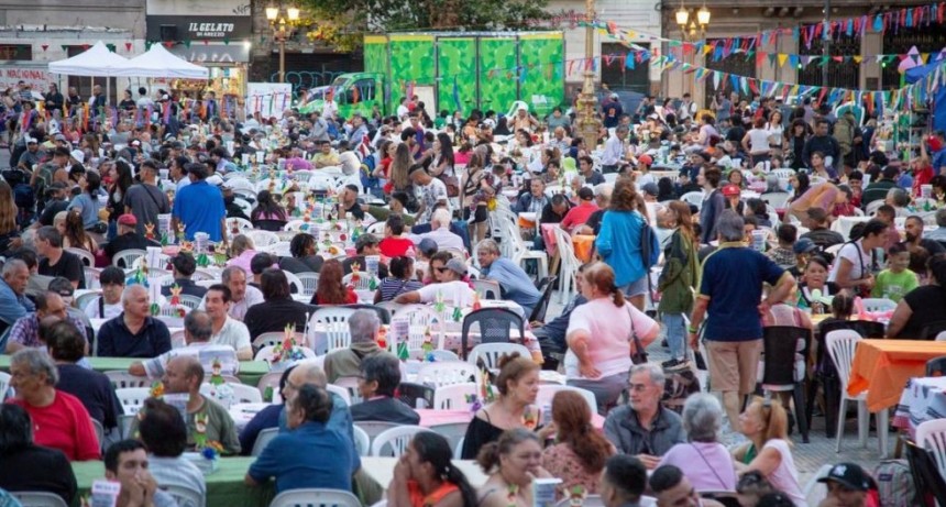 Más de 4.000 personas participaron de una cena solidaria de Navidad frente al Congreso