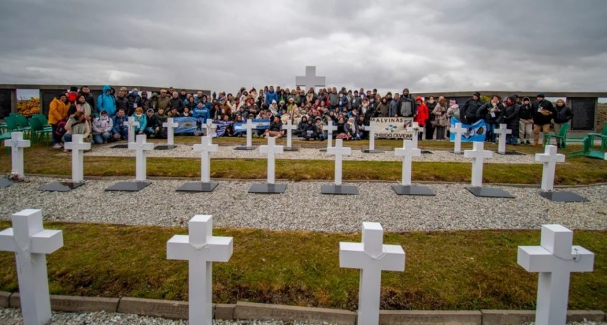 Familiares de soldados caídos en Malvinas visitaron las islas