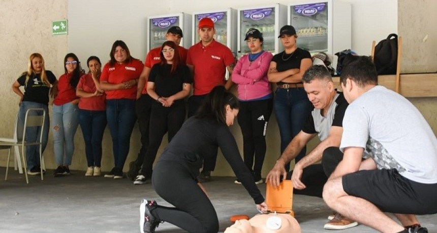 Arranca la temporada: capacitación en primeros auxilios para el Personal del Parque Acuático Los Sauces 