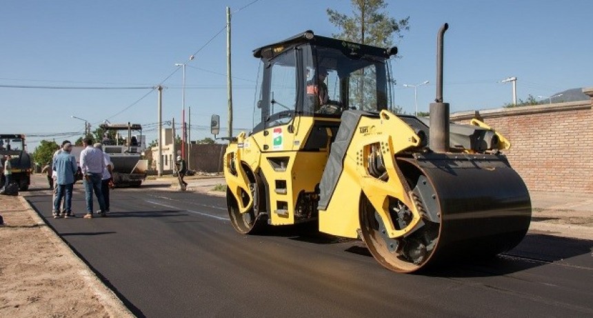 El Municipio de la Capital realiza obras de bacheo en Av Santa Rosa