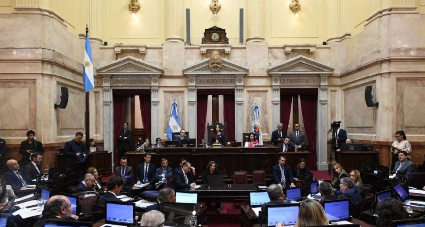 Posible escándalo por presunto incremento salarial de los senadores