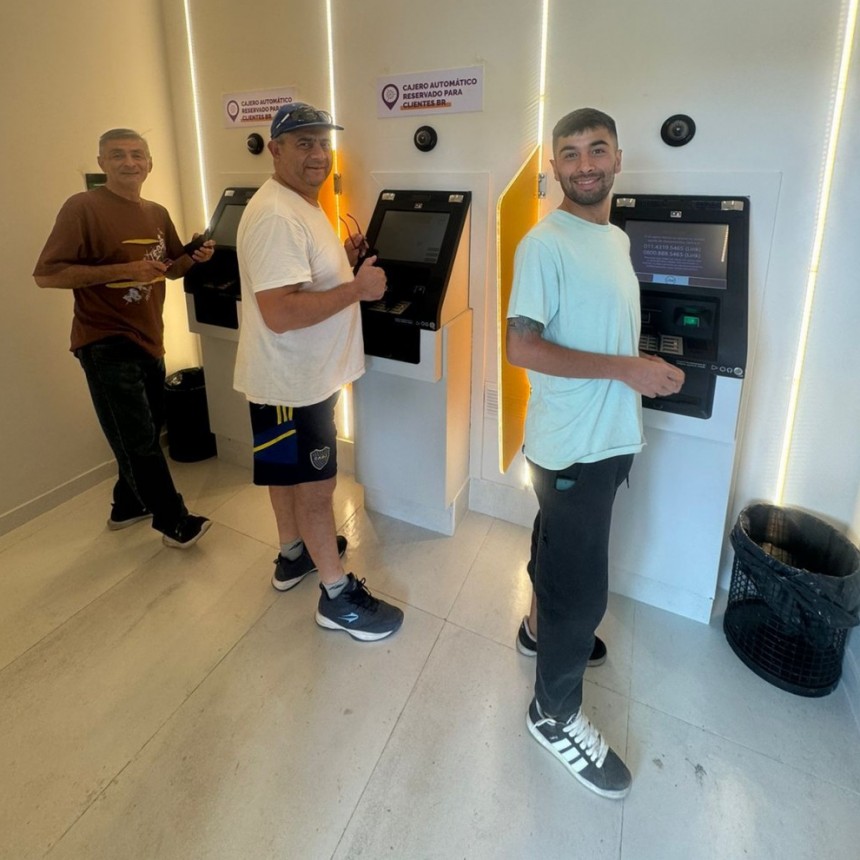 Banco Rioja habilitó tres nuevos cajeros automáticos en Casa Central
