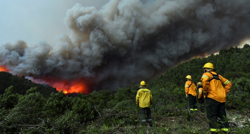 Preocupación en Bariloche por el avance de un incendio forestal