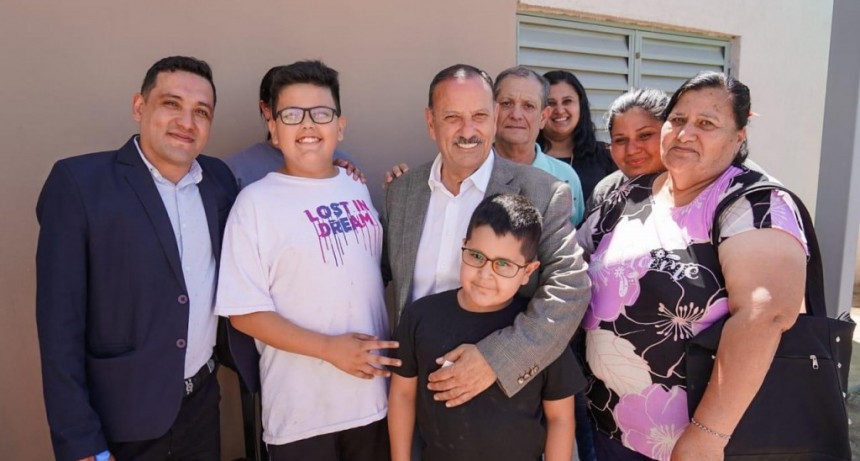 Quintela entregó viviendas en Chamical y anunció la culminación de las que están paralizadas