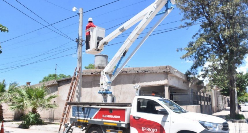 Municipio mejora iluminación en Bº 20 de mayo y tambór de Tacuarí